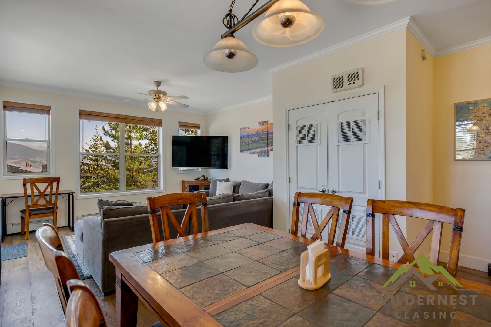 Winter Rental- HOT TUB, Quiet townhome with hot tub and two living areas – photo 4