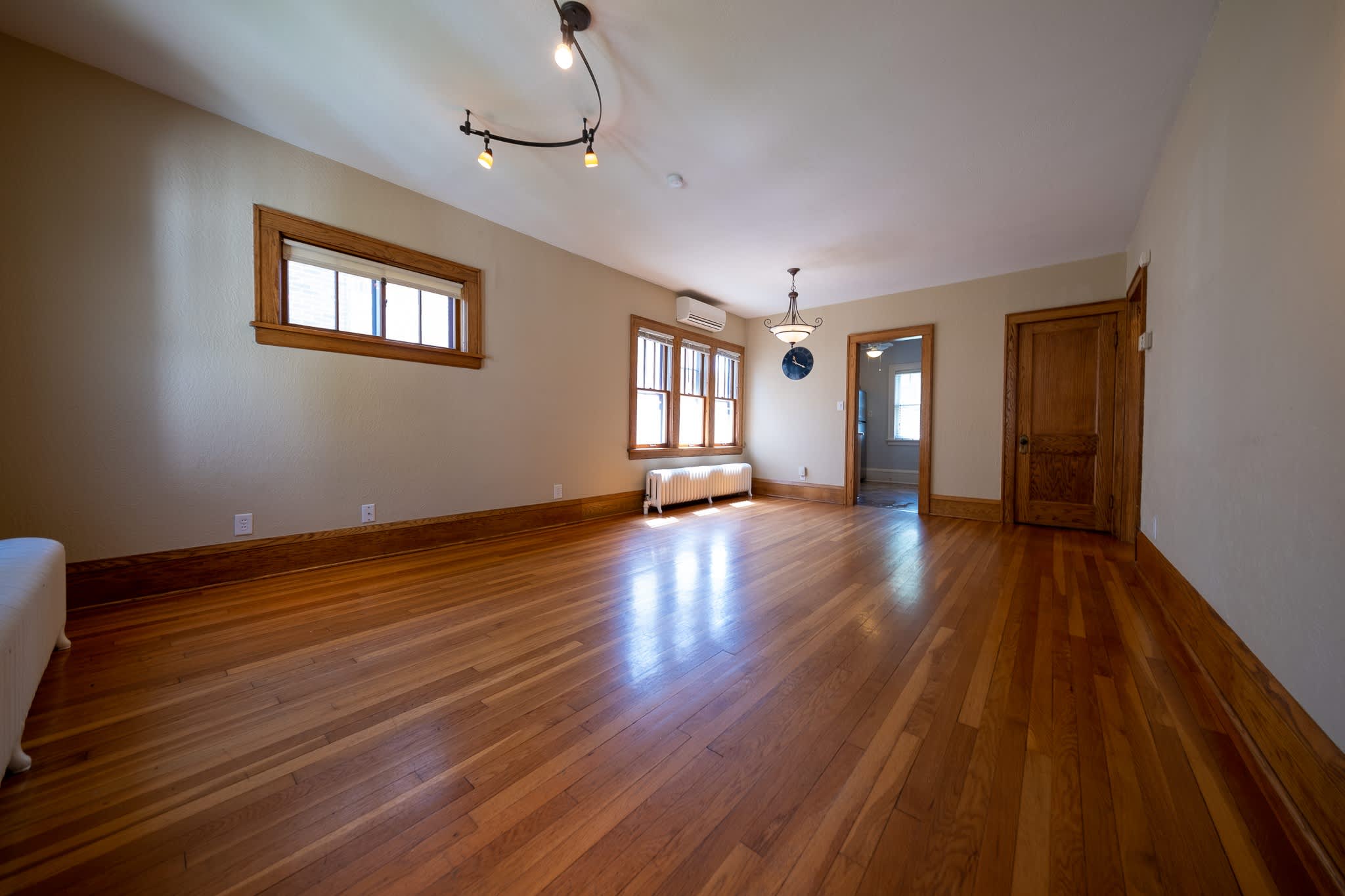 2138 Wellesley Ave. – photo 3