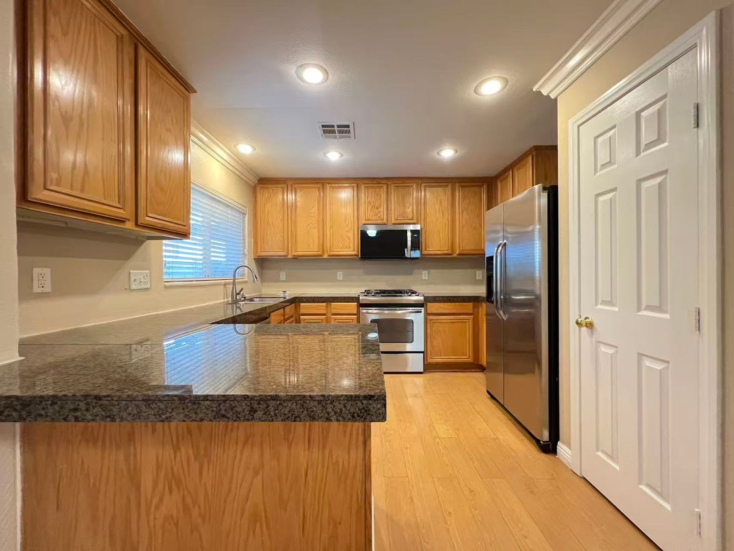 Beautiful 2-story single-family – photo 3