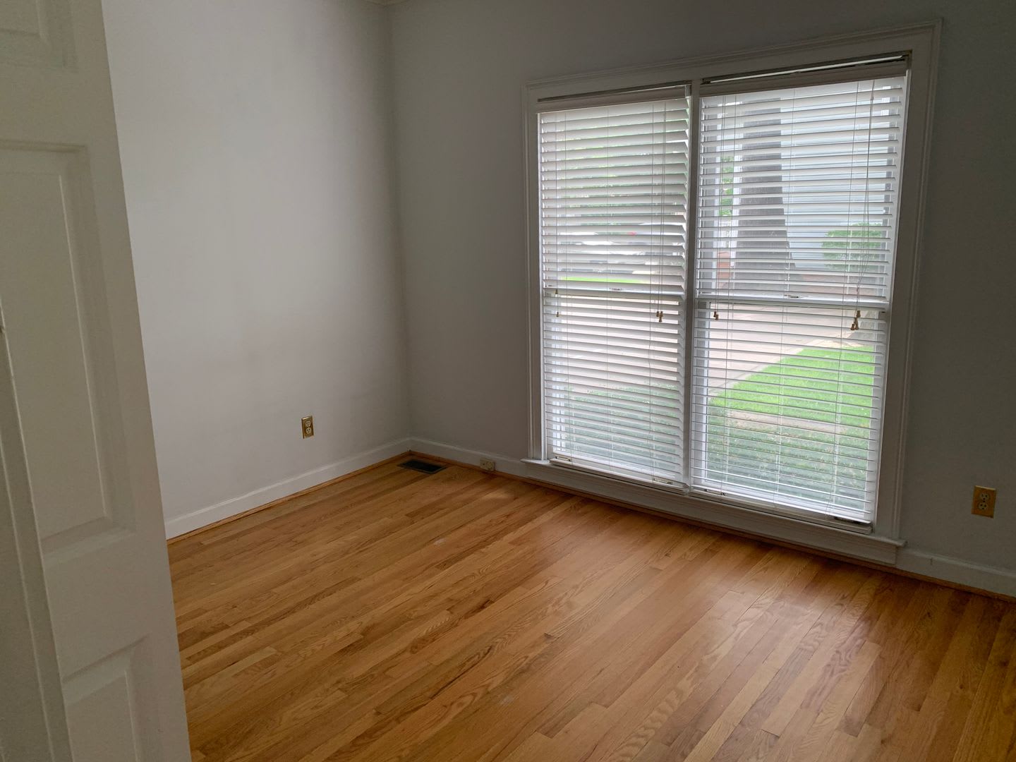 Prime Devine Street Location 3 Bed 3 Bath Available August 15 – photo 4
