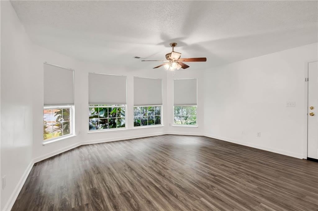 1004 Sandy Lane Drive – photo 4