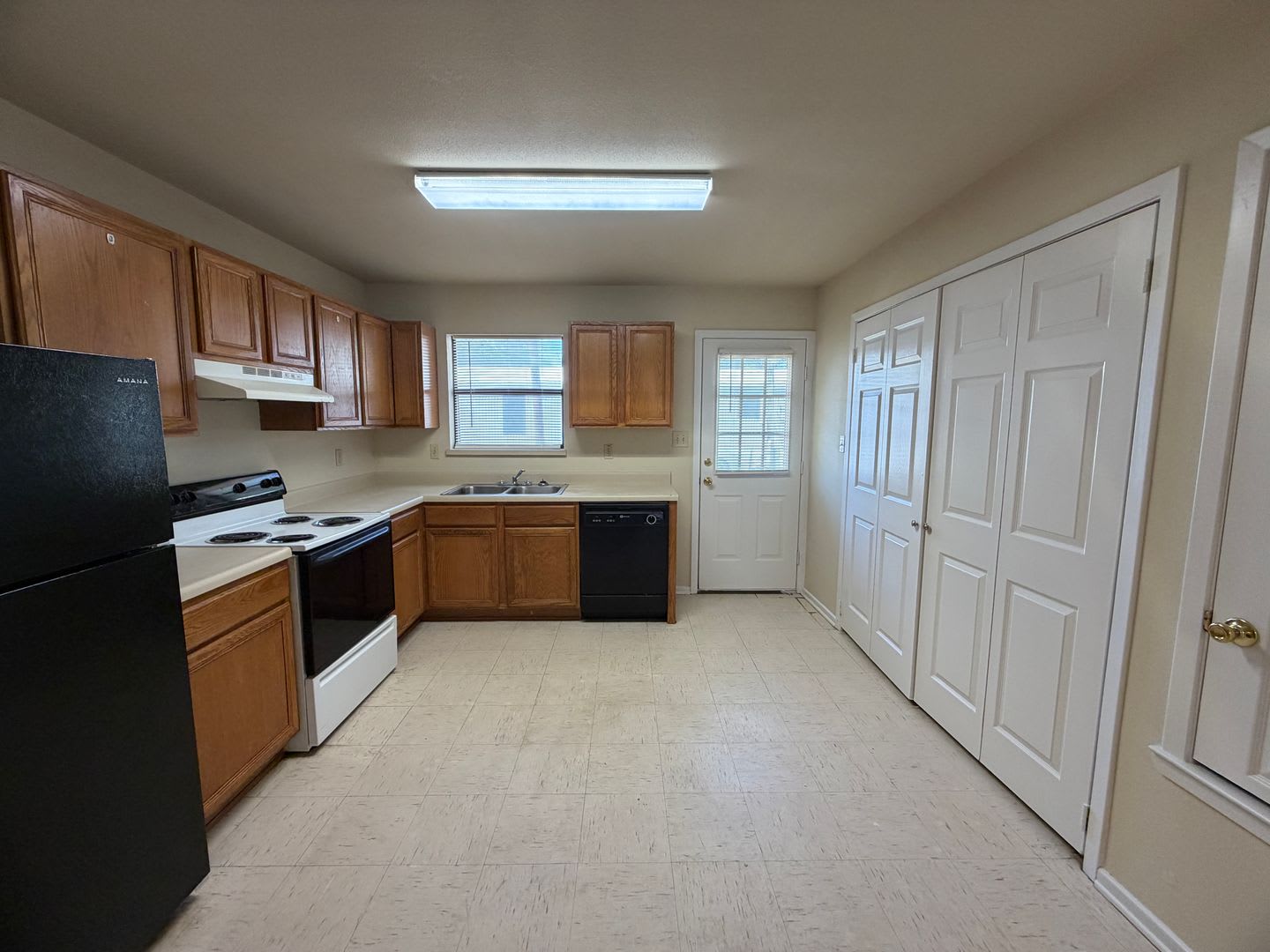 Charming 2/1 Duplex ~ Freshly Painted in Pleasanton ~ Easy Access to Highway 97! – photo 5