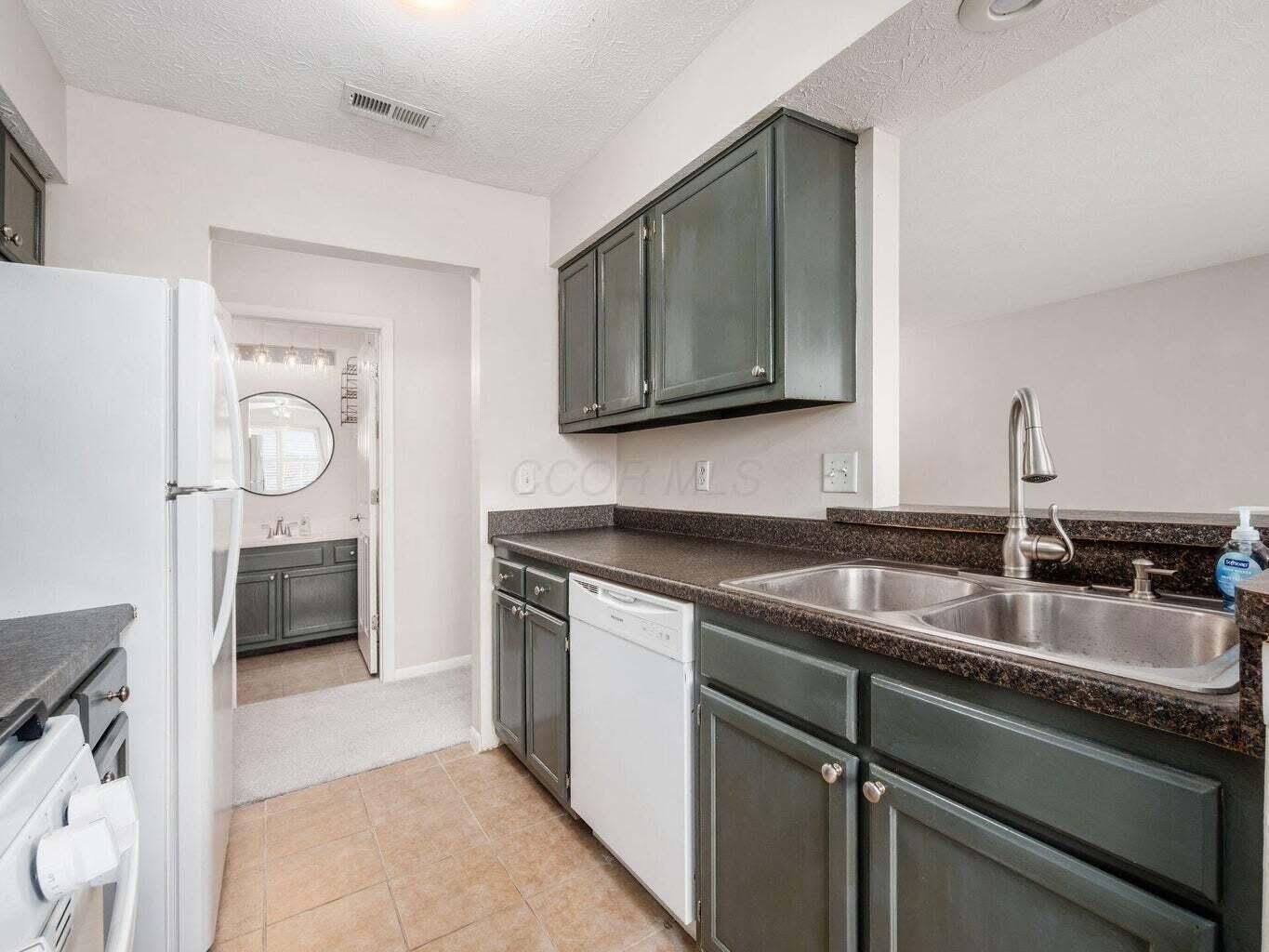 2196 Hedgerow Road – photo 3