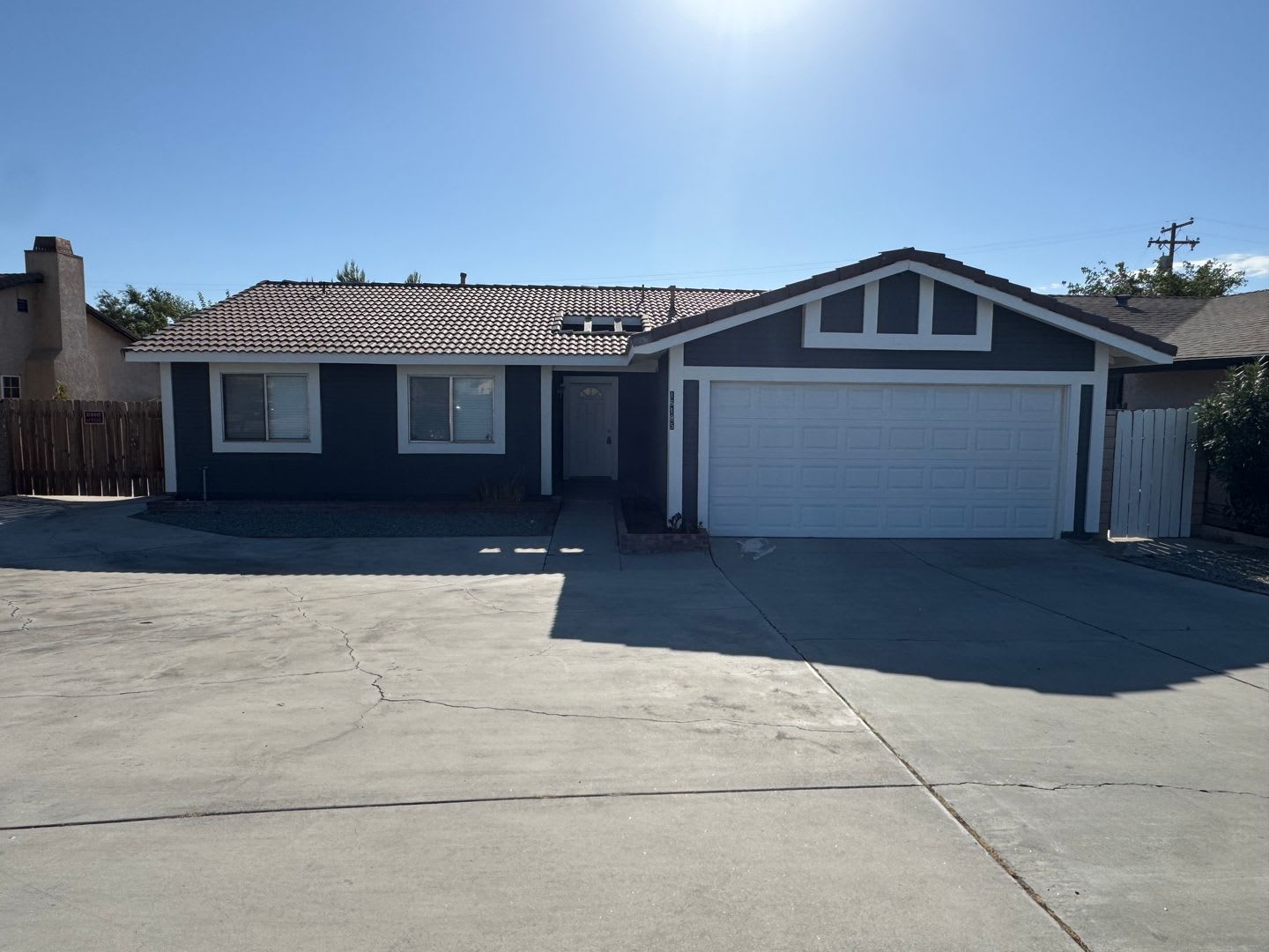 spacious 3 bedroom 2 bath home with large yard, indoor laundry room – photo 1