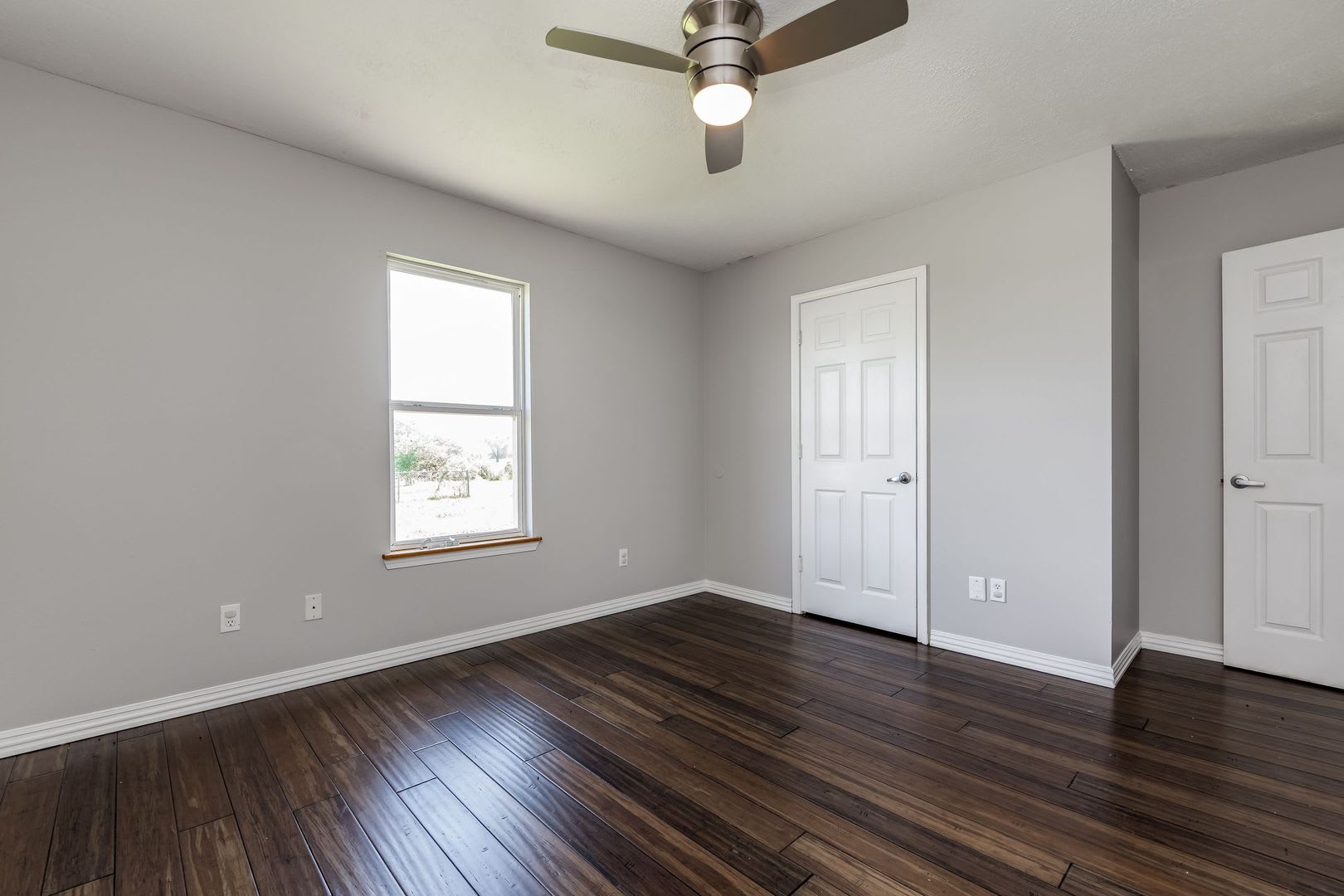 Culdesac Home on Over Half an Acre! Pet friendly and 6-12 month leases! – photo 5