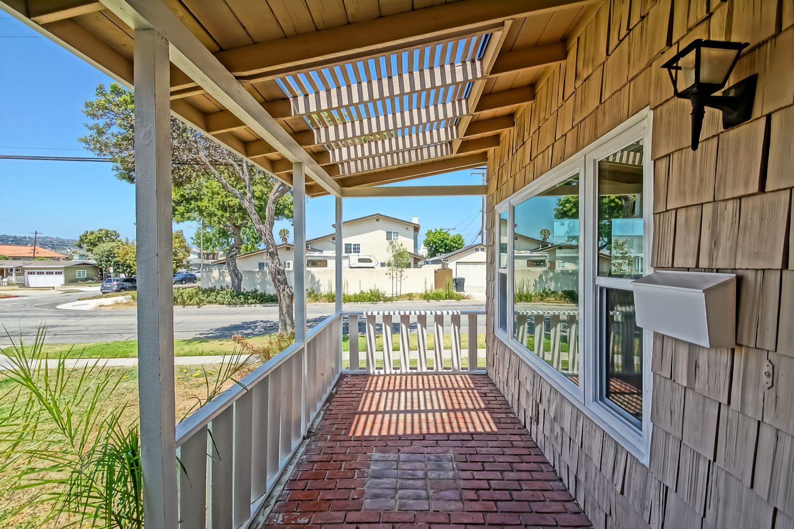 Partially Remodeled Charming Bright Home On A Large Corner Lot W Front Porch Large Front Lawn Rear Patios Close To Mall Shopping Mins To Beach – photo 3