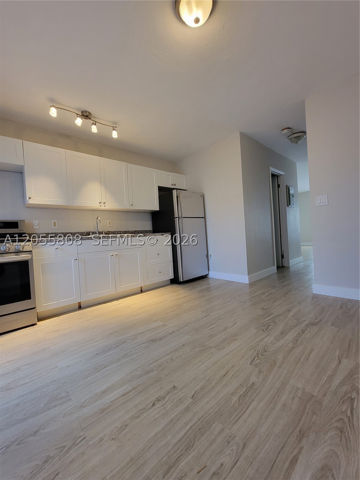441 Collins Ave – photo 4