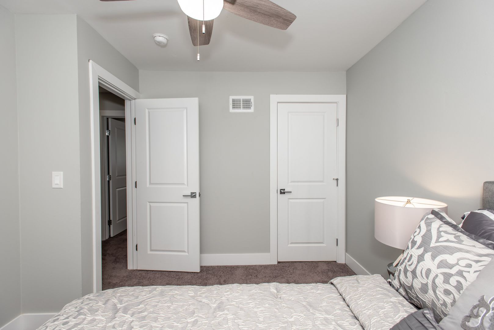 2 BDRM MODERN TOWNHOME – photo 2
