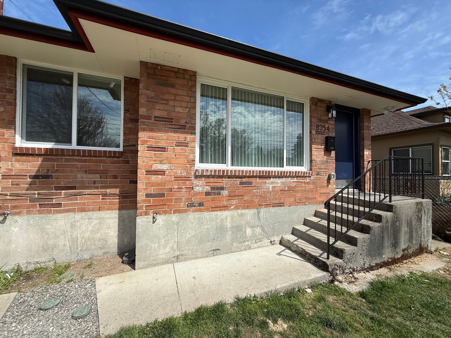 Tastefully Updated Ranier Beach 2bd 1bath Duplex unit! – photo 1