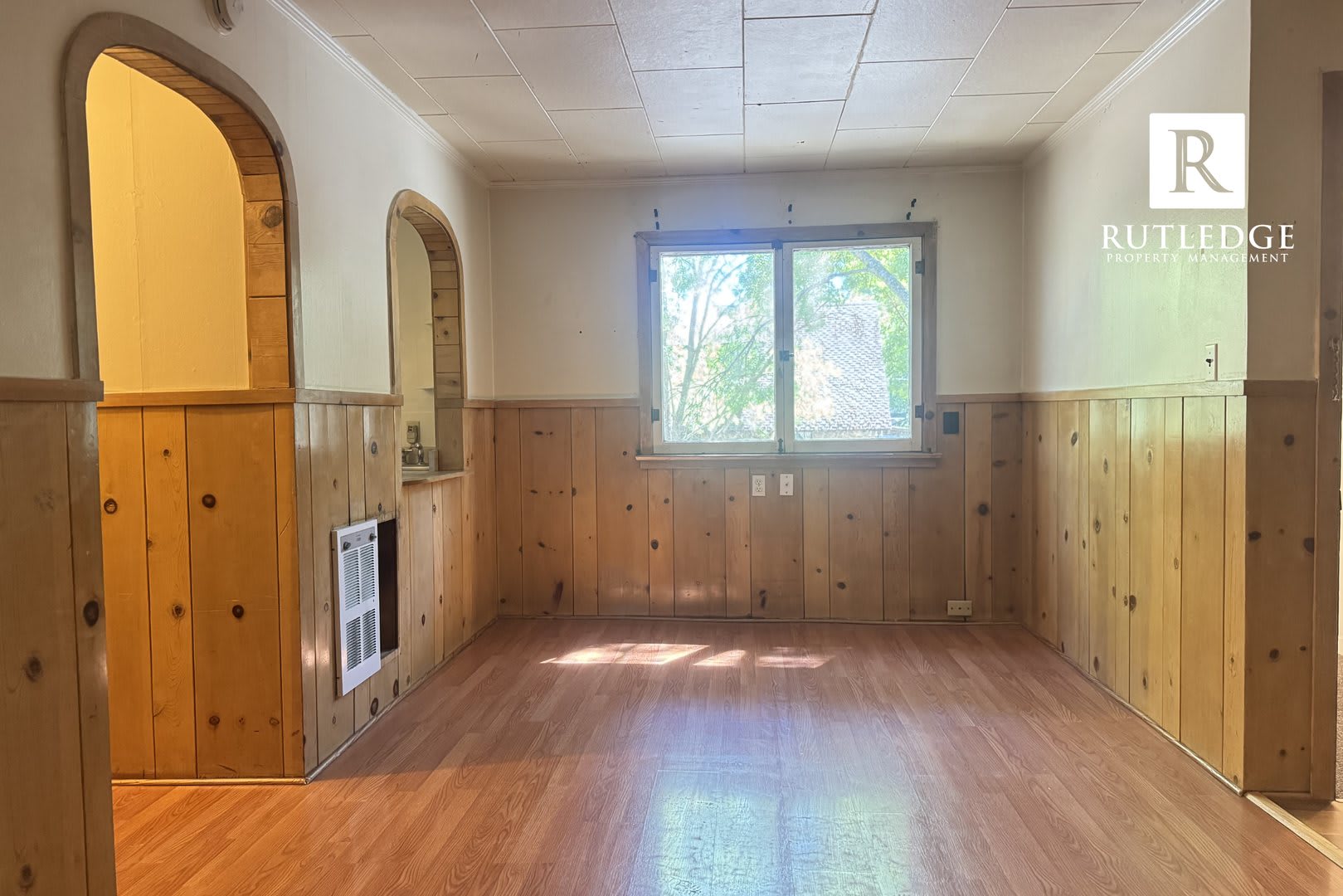 East Medford Victorian Upstairs Apartment (MOVE IN SPECIAL!) – photo 5