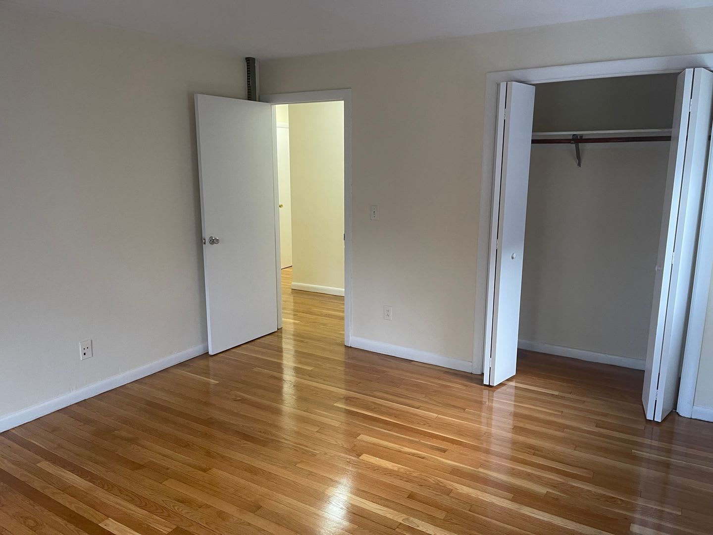 Packards Corner HUGE 1 bed, AC, Dishwasher HW floors Lots of Closets! Now or 9.1 FREE MONTH – photo 4