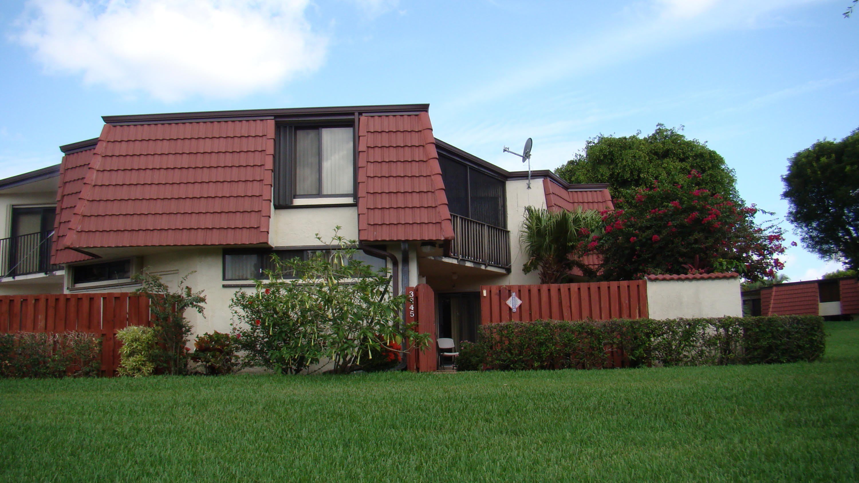 3845 Victoria Drive – photo 2