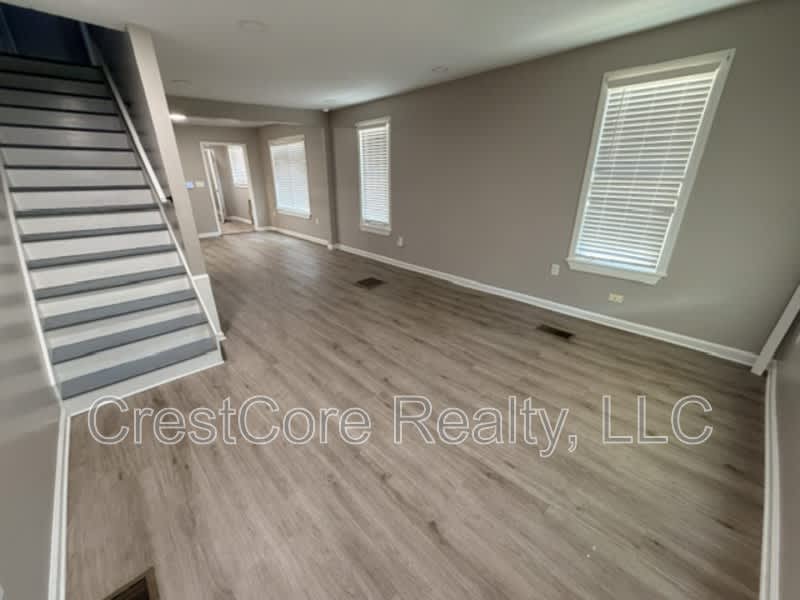 549 Josephine St – photo 5