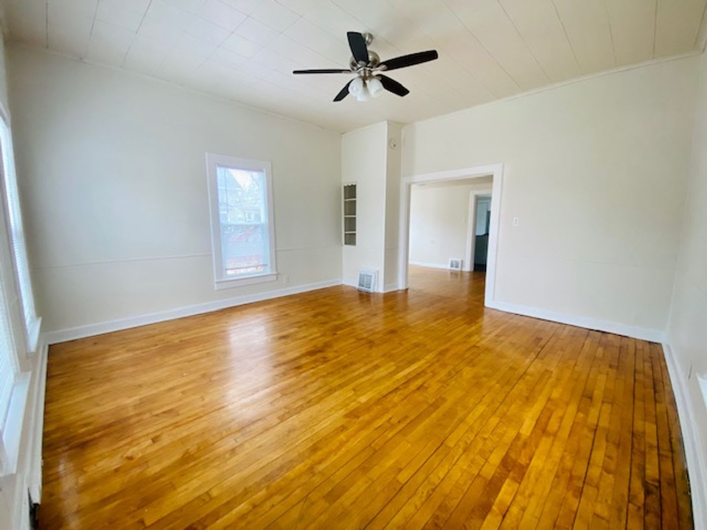 Spacious 2 Bedroom Single Family Home Available Mid November – photo 3