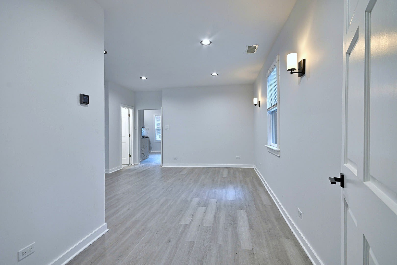 2932 N Lakewood Avenue – photo 5