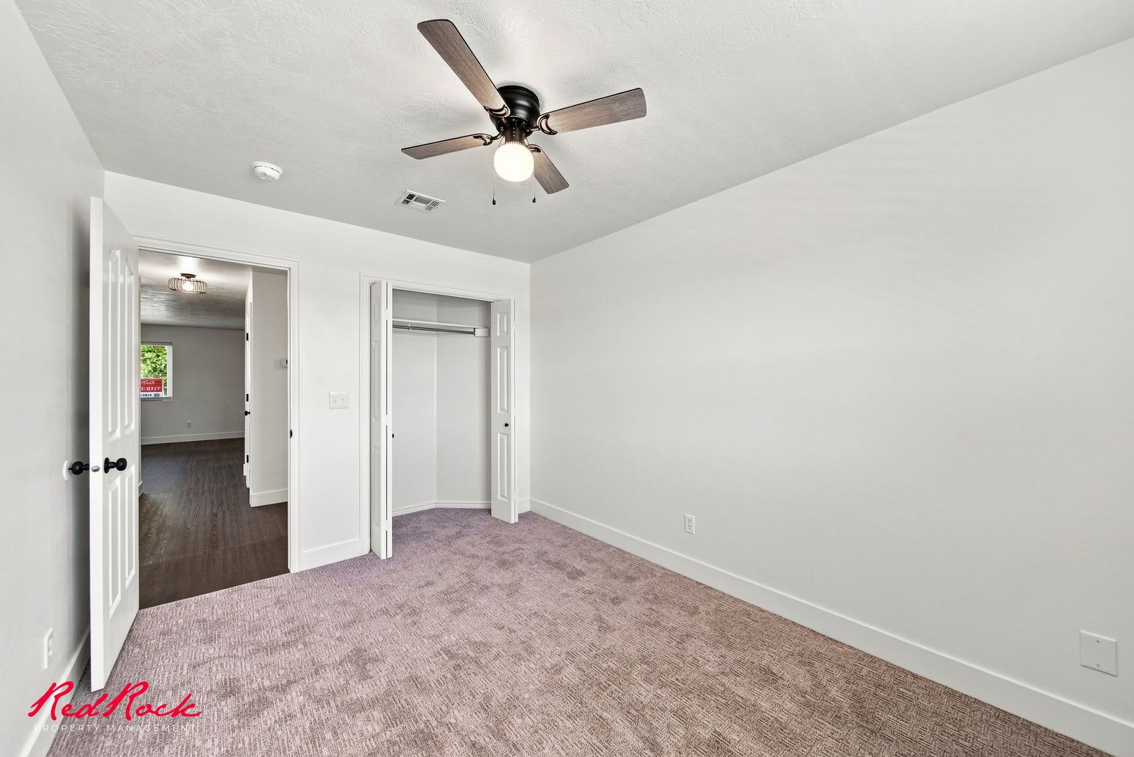 Newly Remodeled 3 Bedroom 2 Bathroom Apartment – photo 2