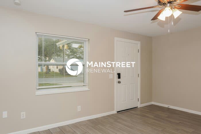 1137 Swan Street – photo 3