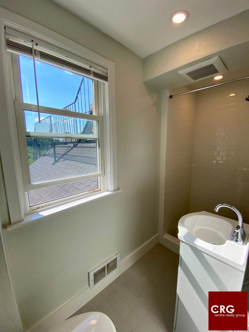 975 Chestnut St – photo 5