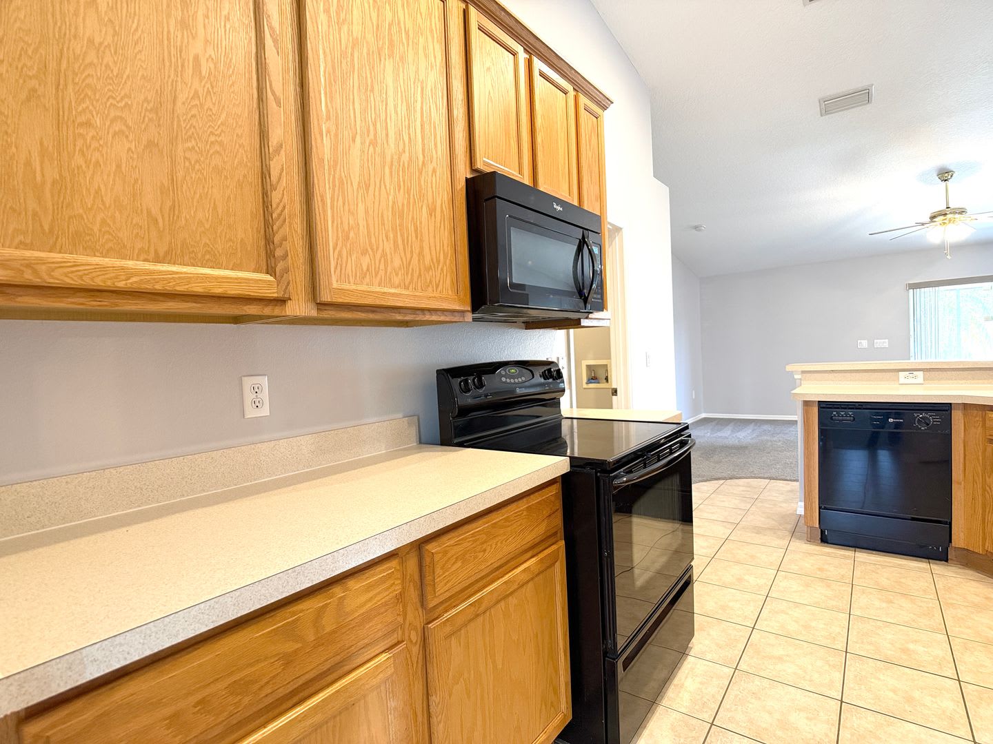 Beautiful 3 Bed 2 Bath Ranch Pool Home Lawn Pool Care Included – photo 5