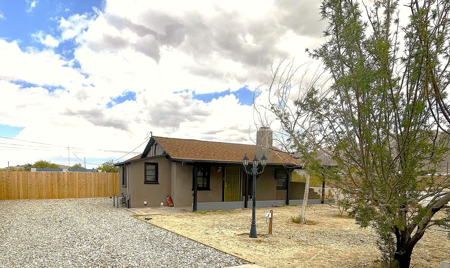 Newly Renovated 2 Bedroom 1 Bathroom Home – photo 1