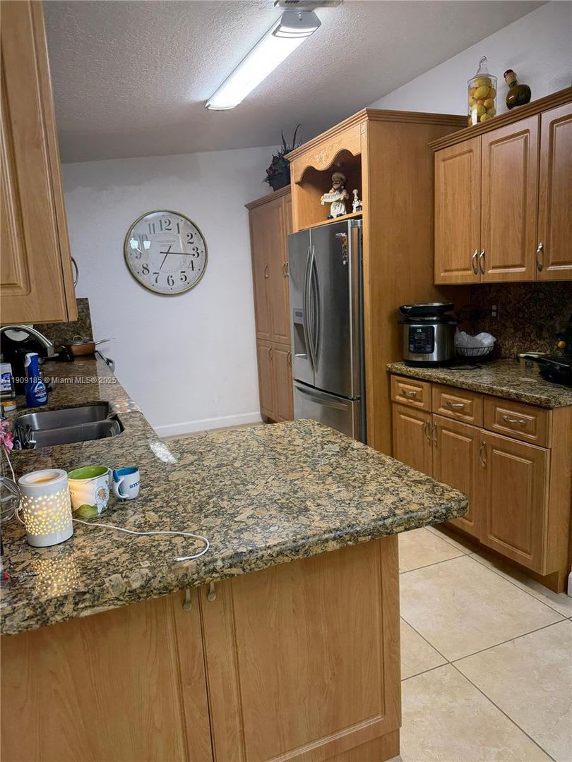 17242 Nw 73Rd Avenue Hialeah Fl 33015 – photo 2