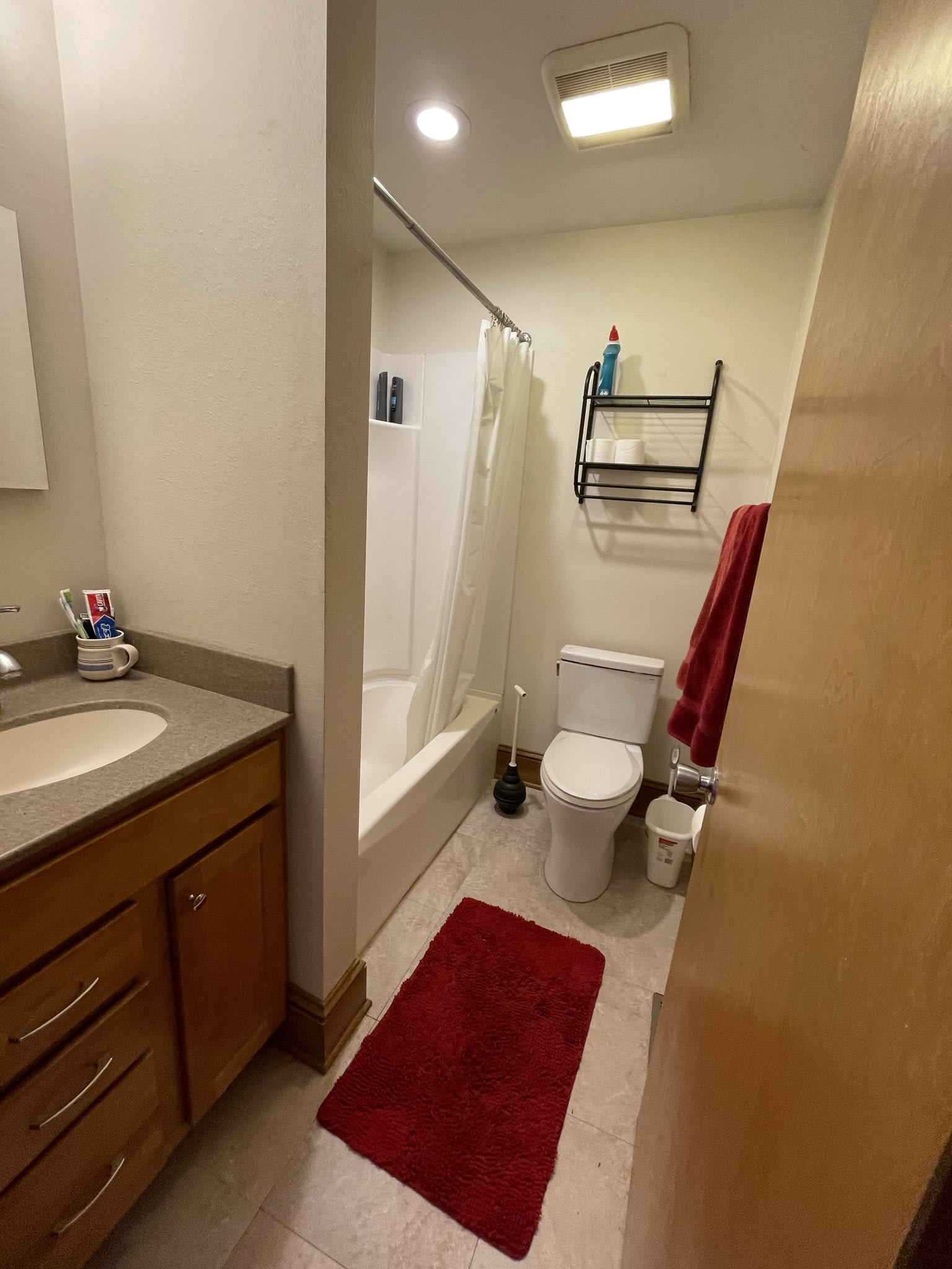 214 N Dickinson St – photo 3