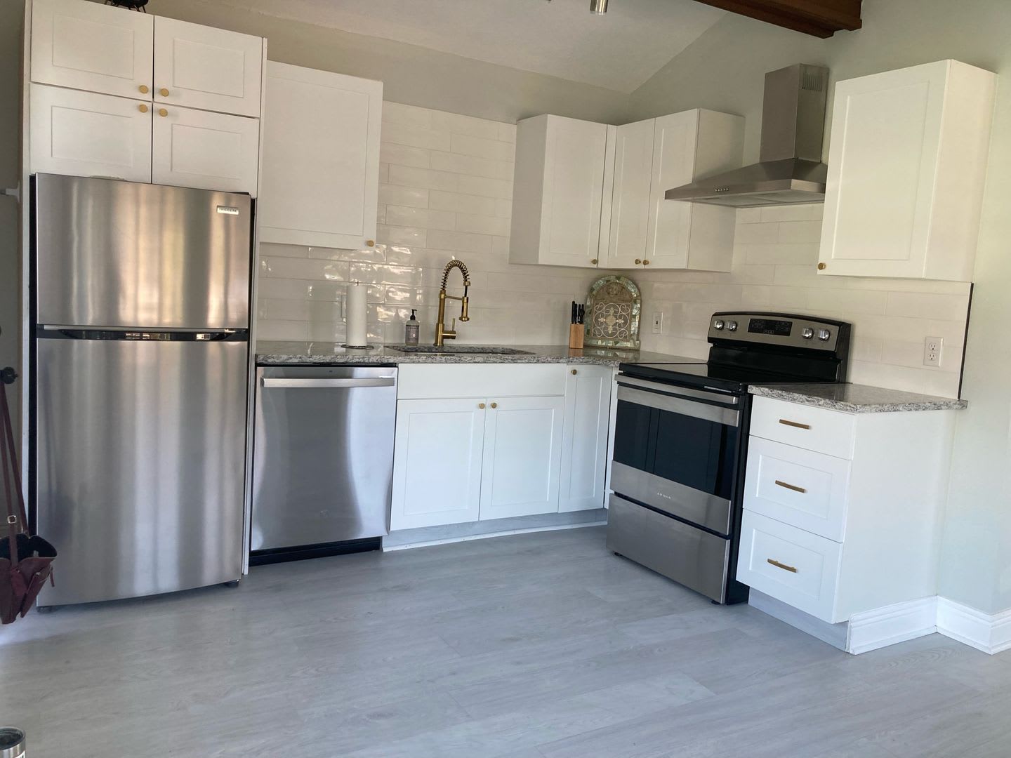 1 Bed 1 Bath Unit In Fairmont Park Tarpon Springs – photo 2