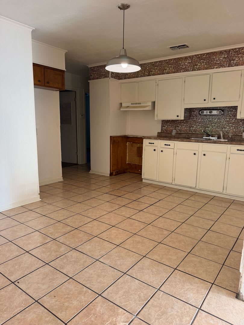 5213 Ellison St – photo 3