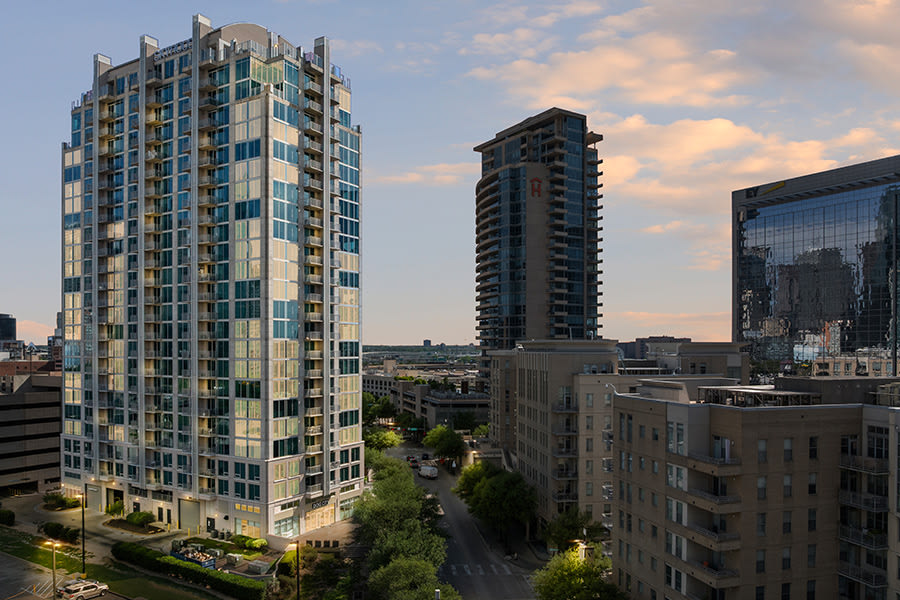SkyHouse Dallas Apartments Victory Park – photo 2