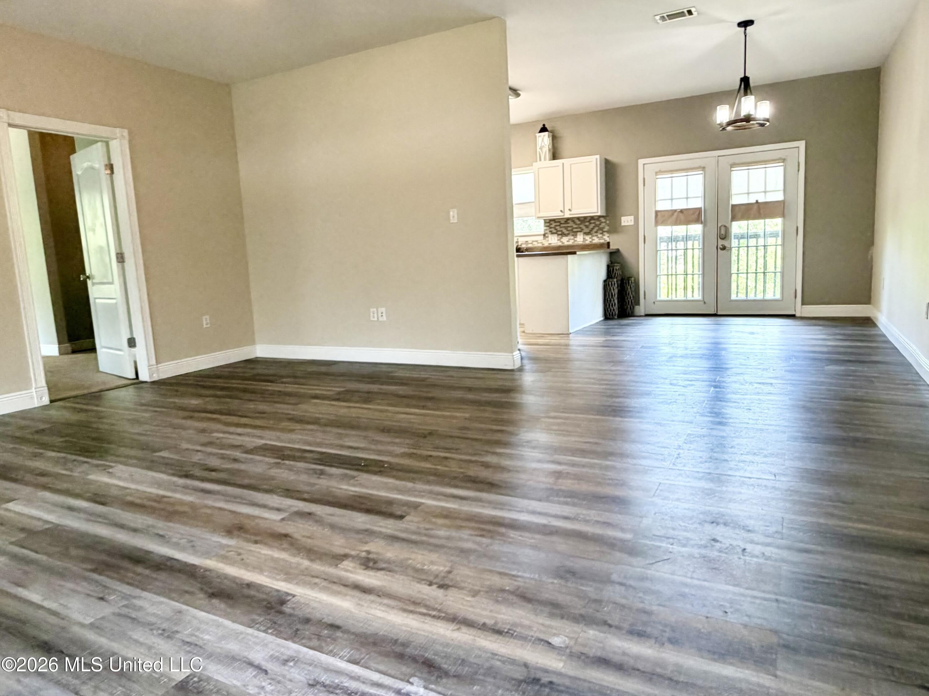 2068 Bienville Avenue – photo 2