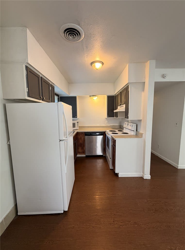 217 E Adobe Street – photo 4