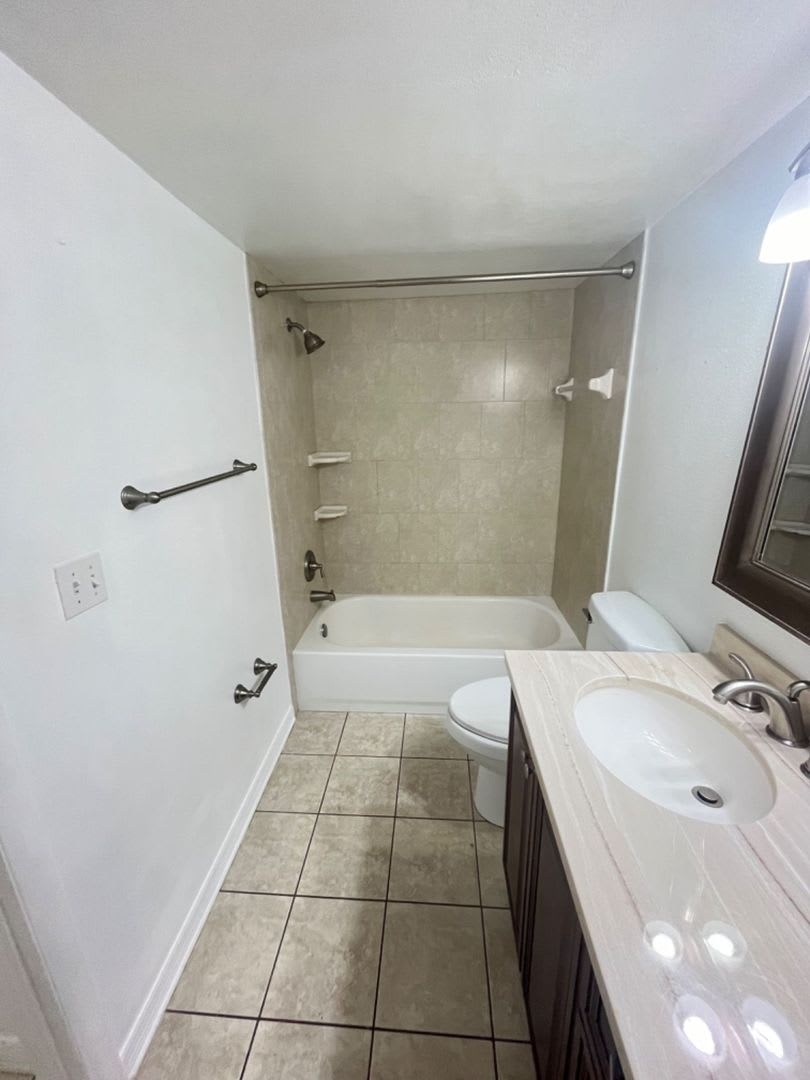Nice 1-bedroom, 1-bathroom apartment. $1.00 security deposit with approved credit. – photo 5