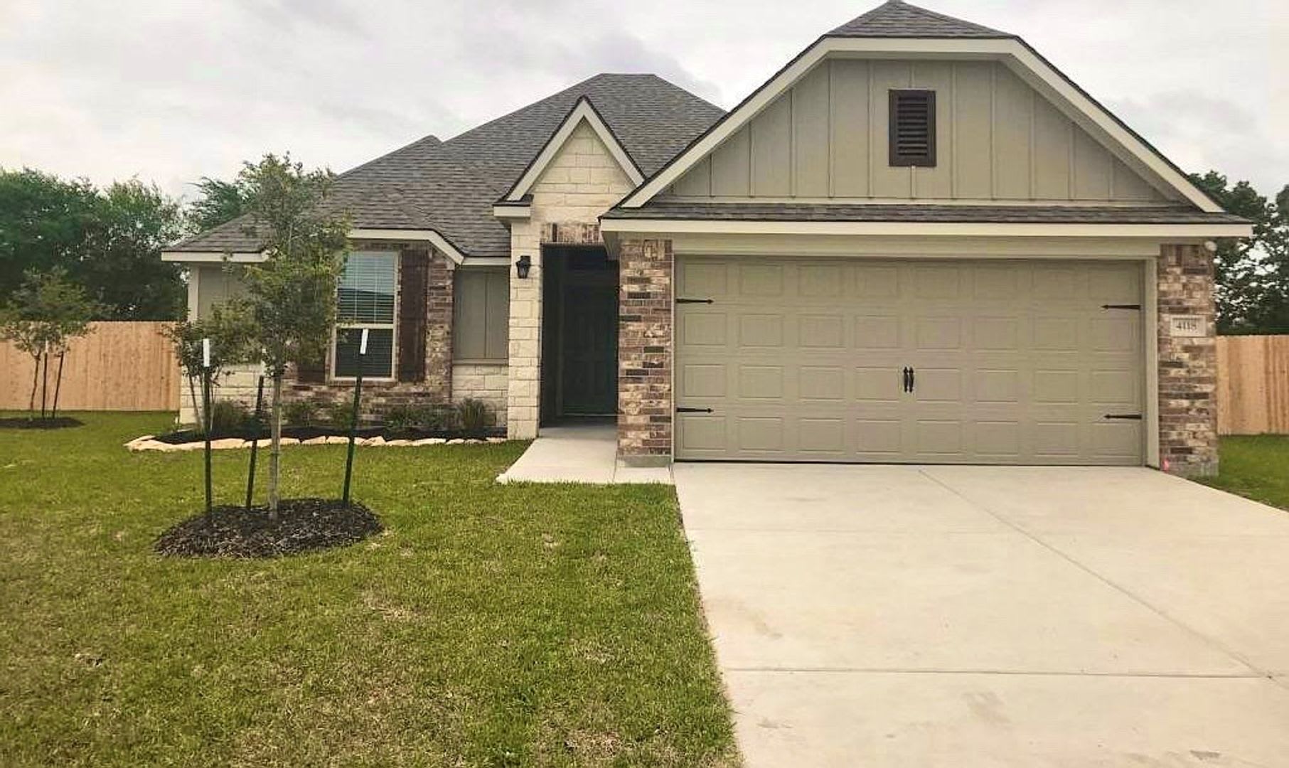 Spacious Single-Family Home Available Soon! – photo 1