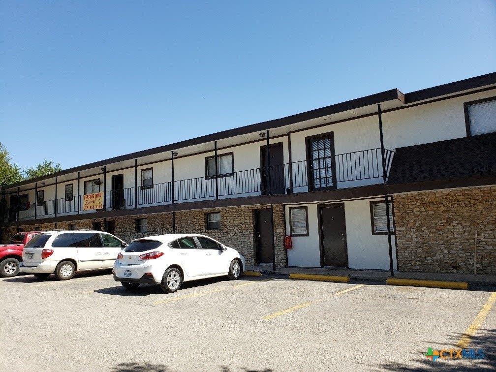1706 N Interstate 35 – photo 1