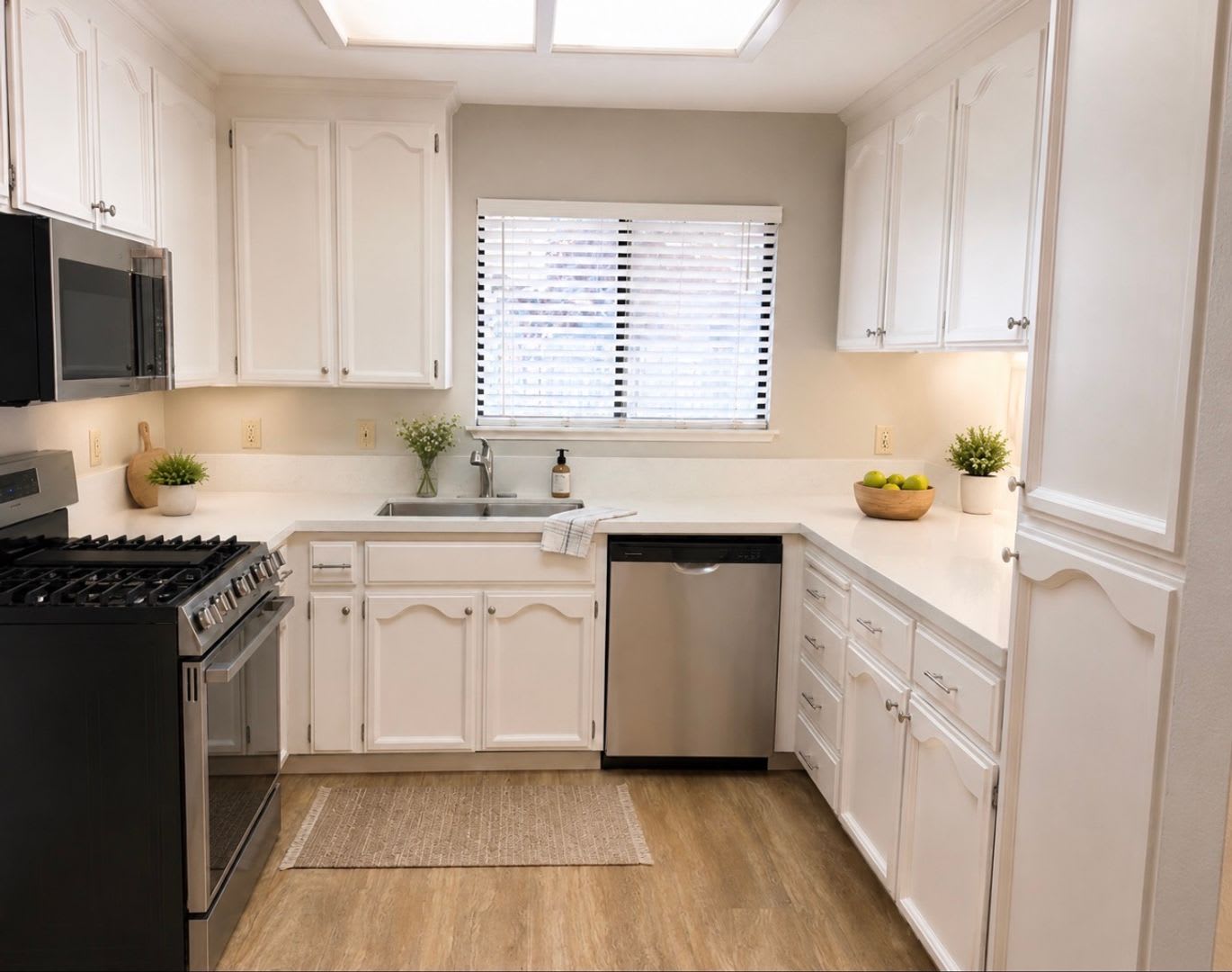 Remodeled 3 Bedroom Home in Roseville for Rent – photo 2
