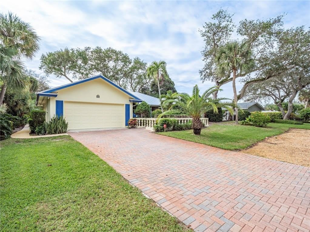 626 Honeysuckle Lane – photo 2