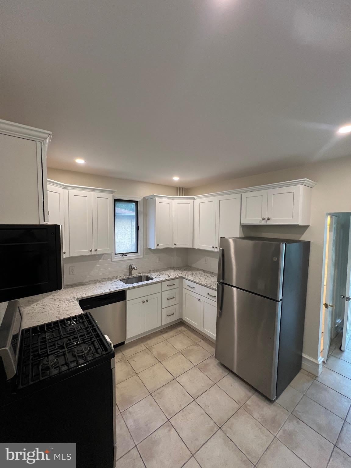 143 E MORELAND Avenue – photo 4