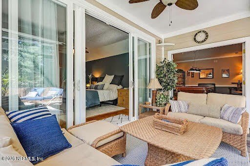 1555 LAKEWAY Drive – photo 4