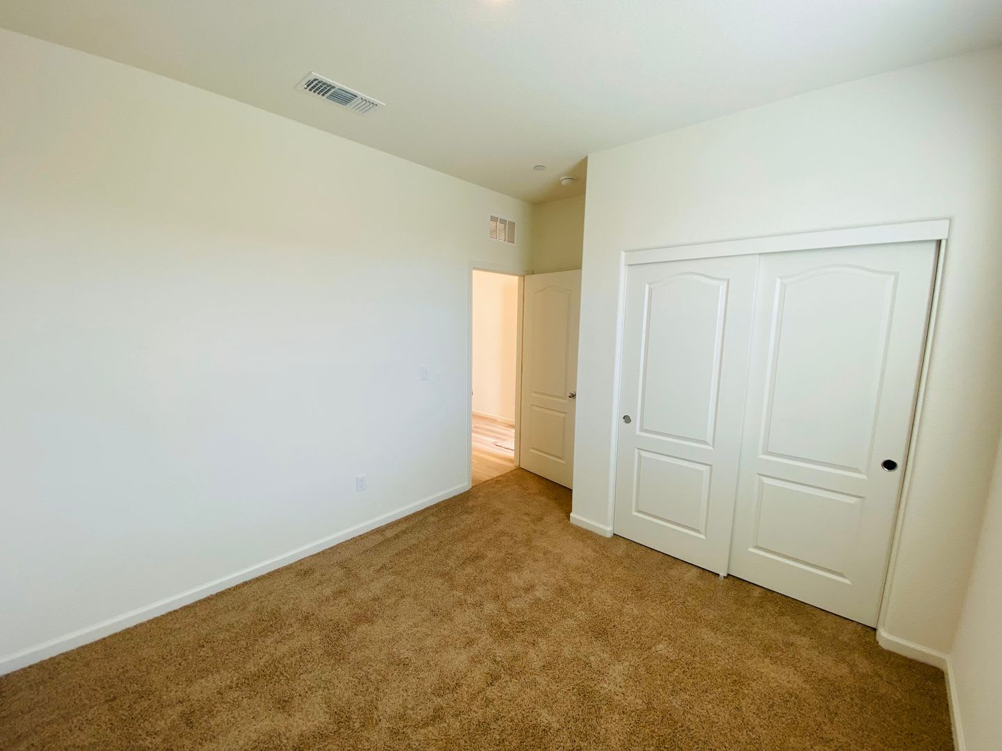 Newer Home in Linda – photo 4