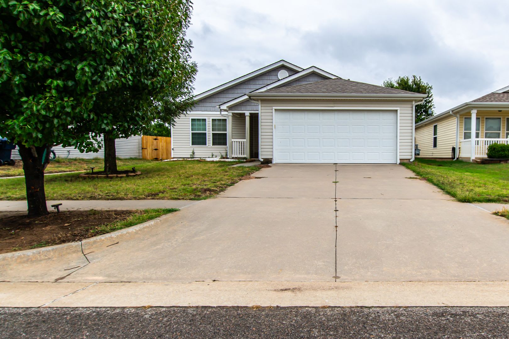 Beautiful 3 Bed 2 Bath Home in Moore School District! – photo 2