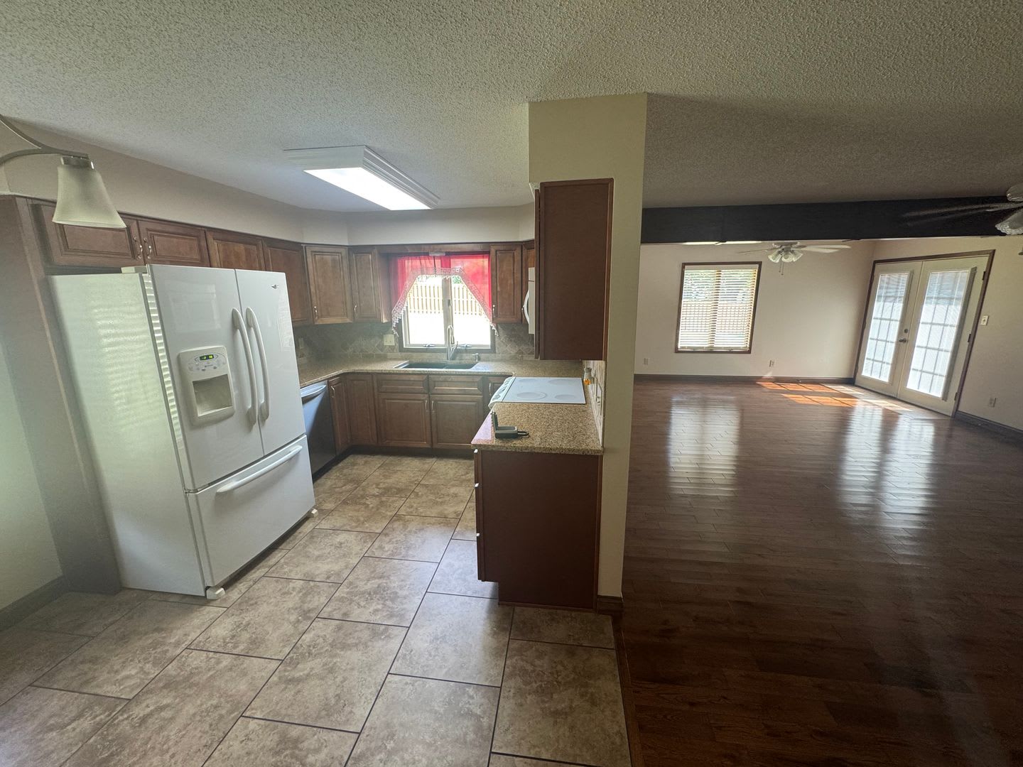Move-In Ready! 605 E Maplewood St – photo 3