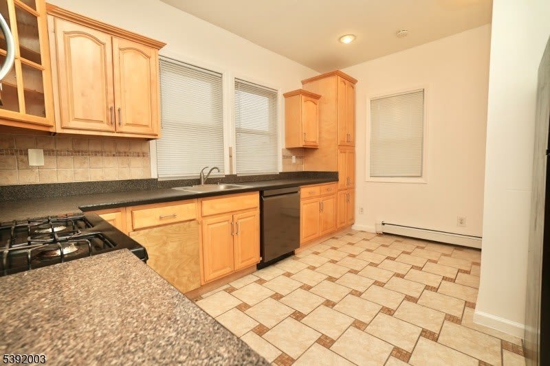 466 Cortlandt St 2nd Floor – photo 4