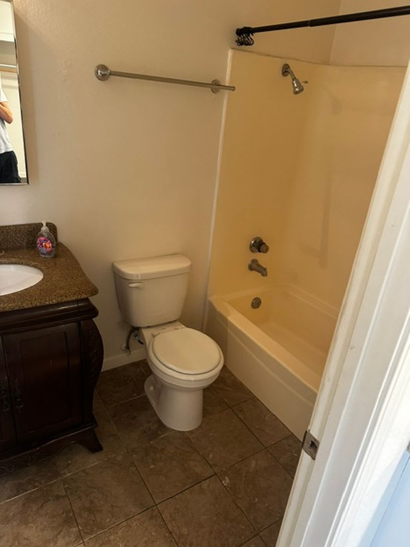 Freshly Renovated Studio Apartment W Utilities Included – photo 3