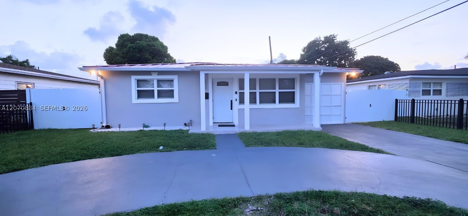 420 S 28th Ave – photo 1