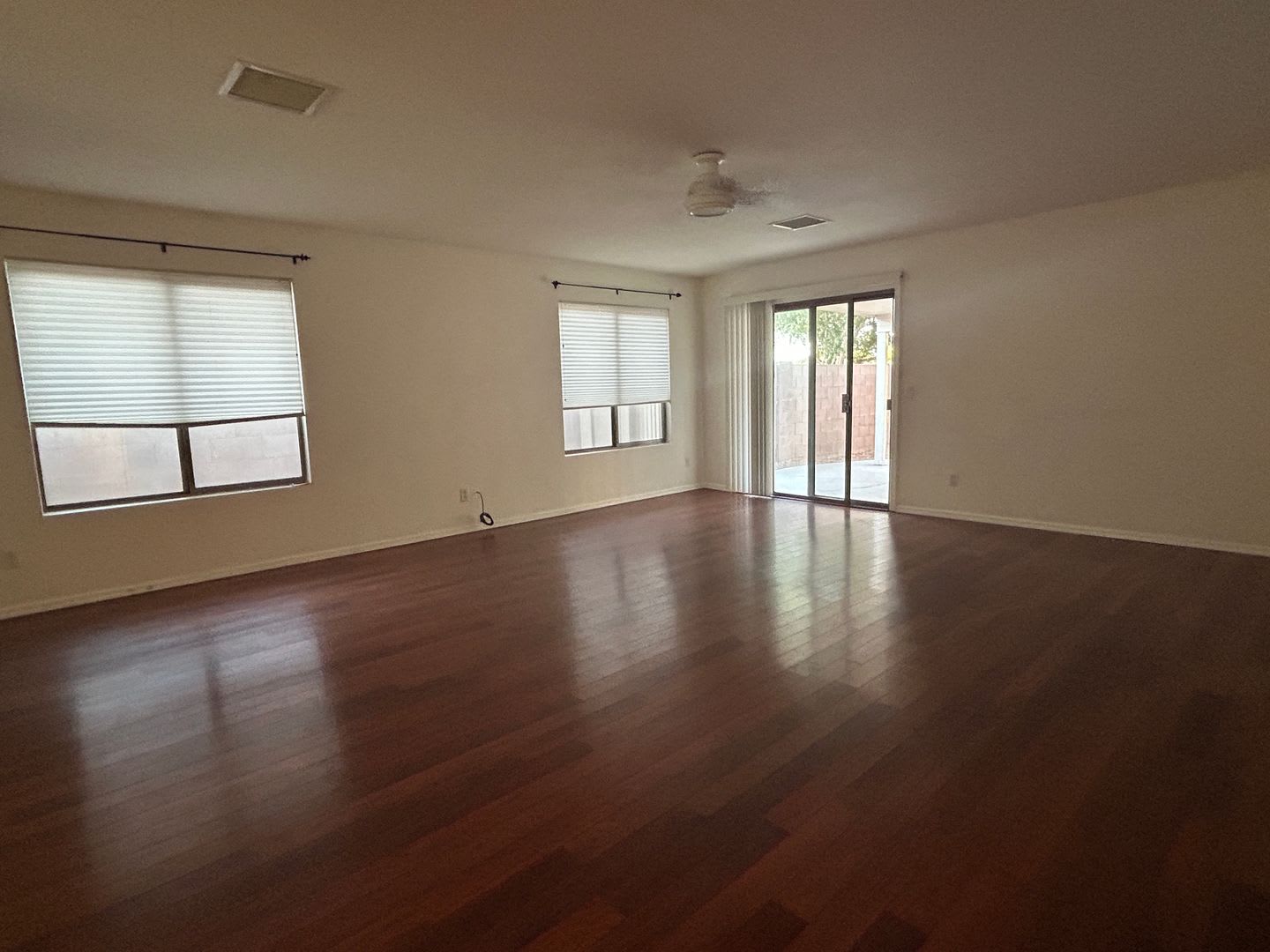 3 Bedroom 2 Bath On The Greenbelt – photo 3