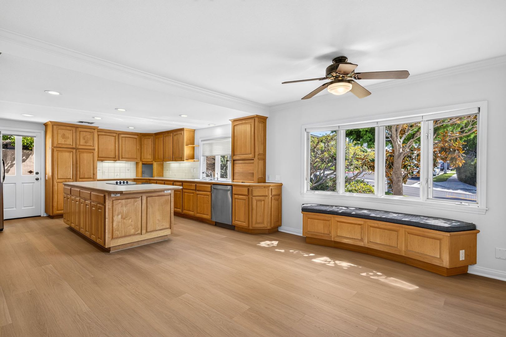 Spacious Two-Story 5 BD/3 BA Home in Desirable East Bluff Neighborhood – photo 5