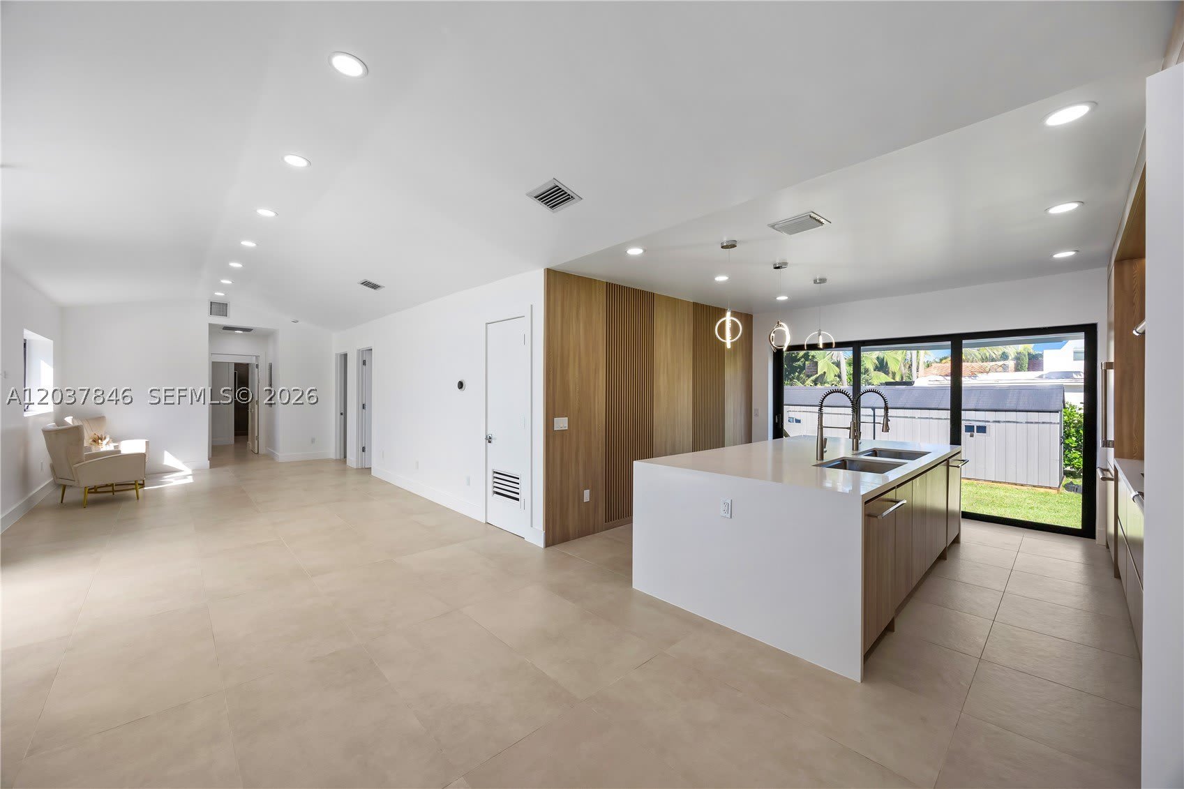 1141 Hollywood Blvd – photo 3