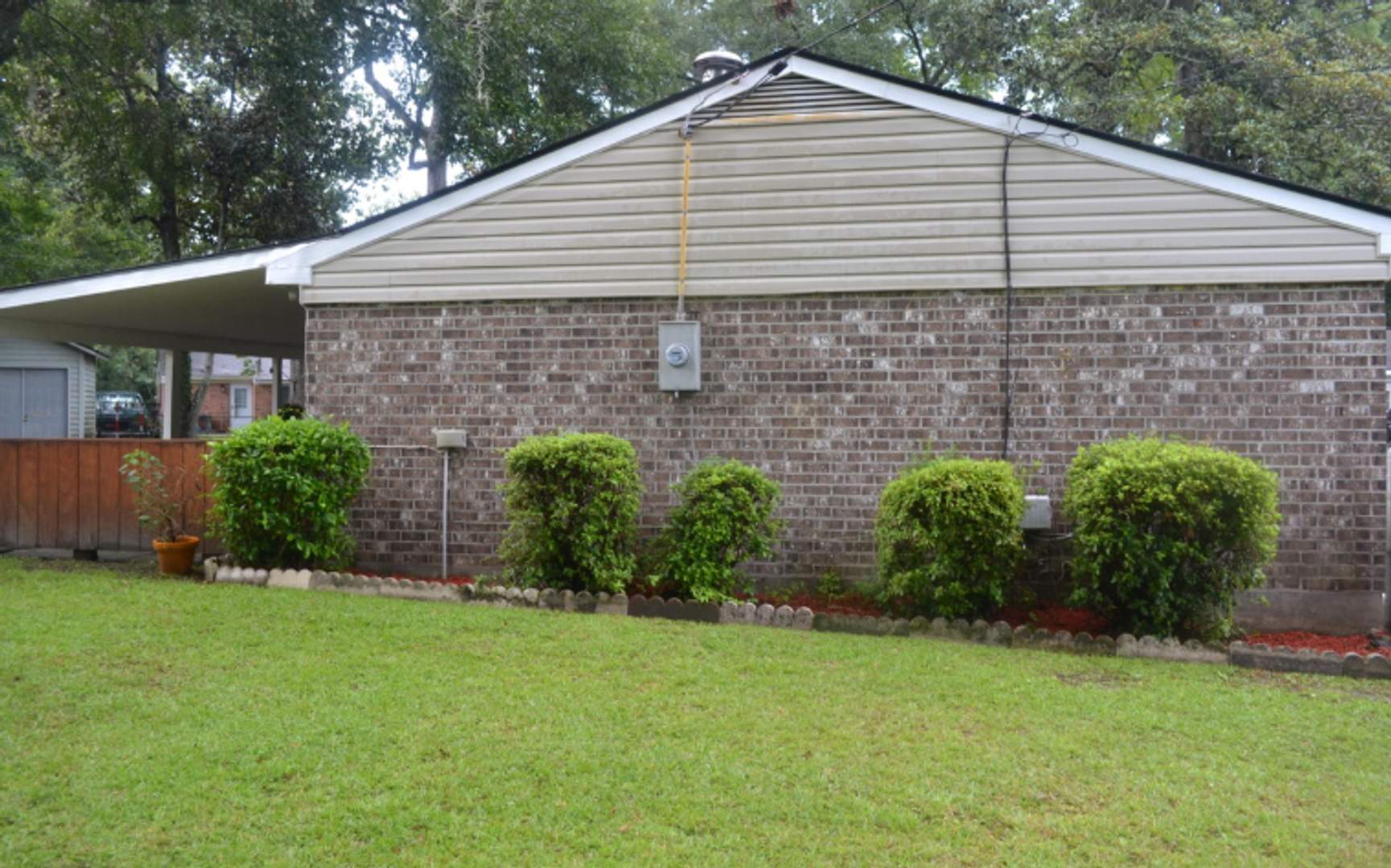 4 bed home in Charleston! – photo 2