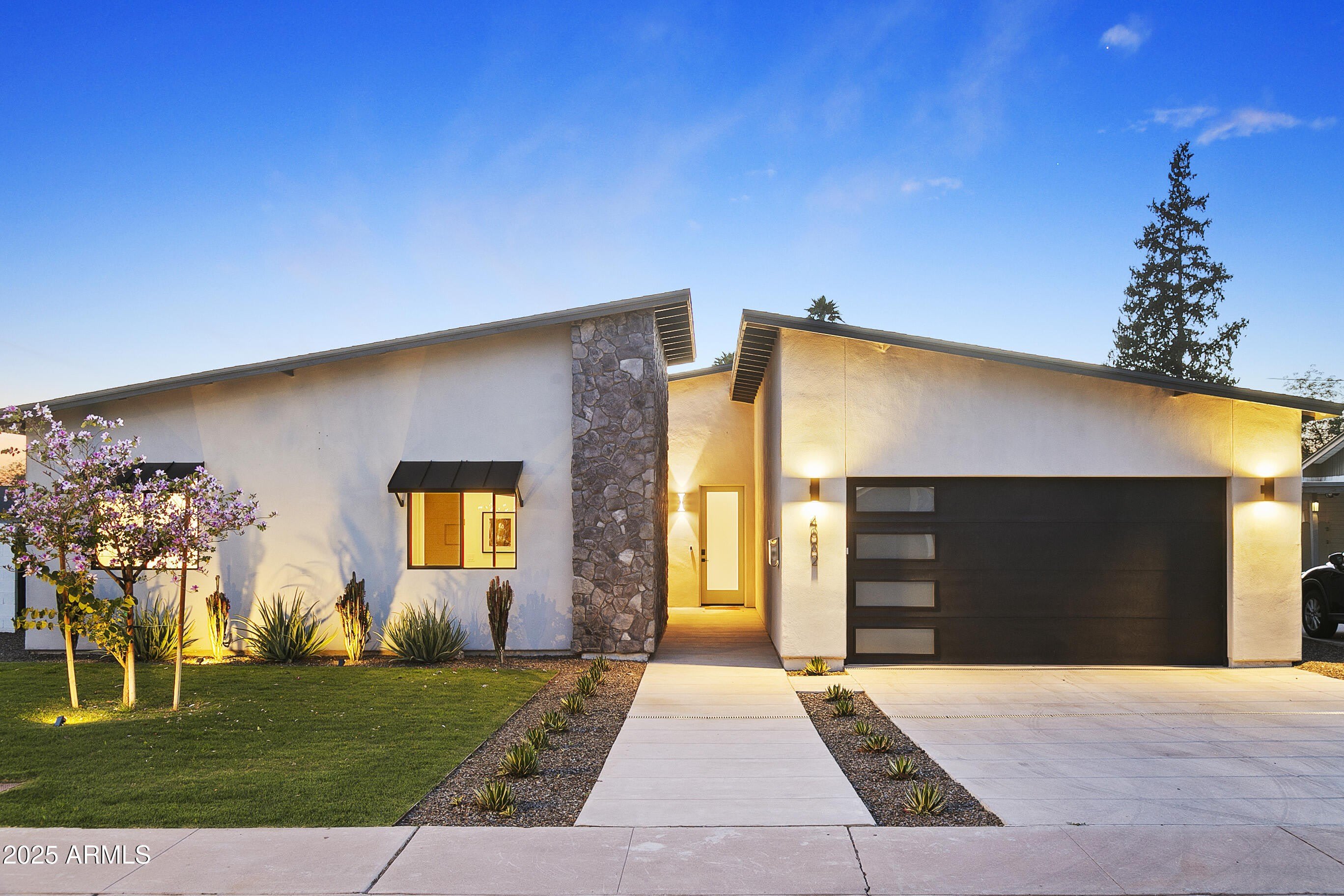 4002 N 33RD Place – photo 1