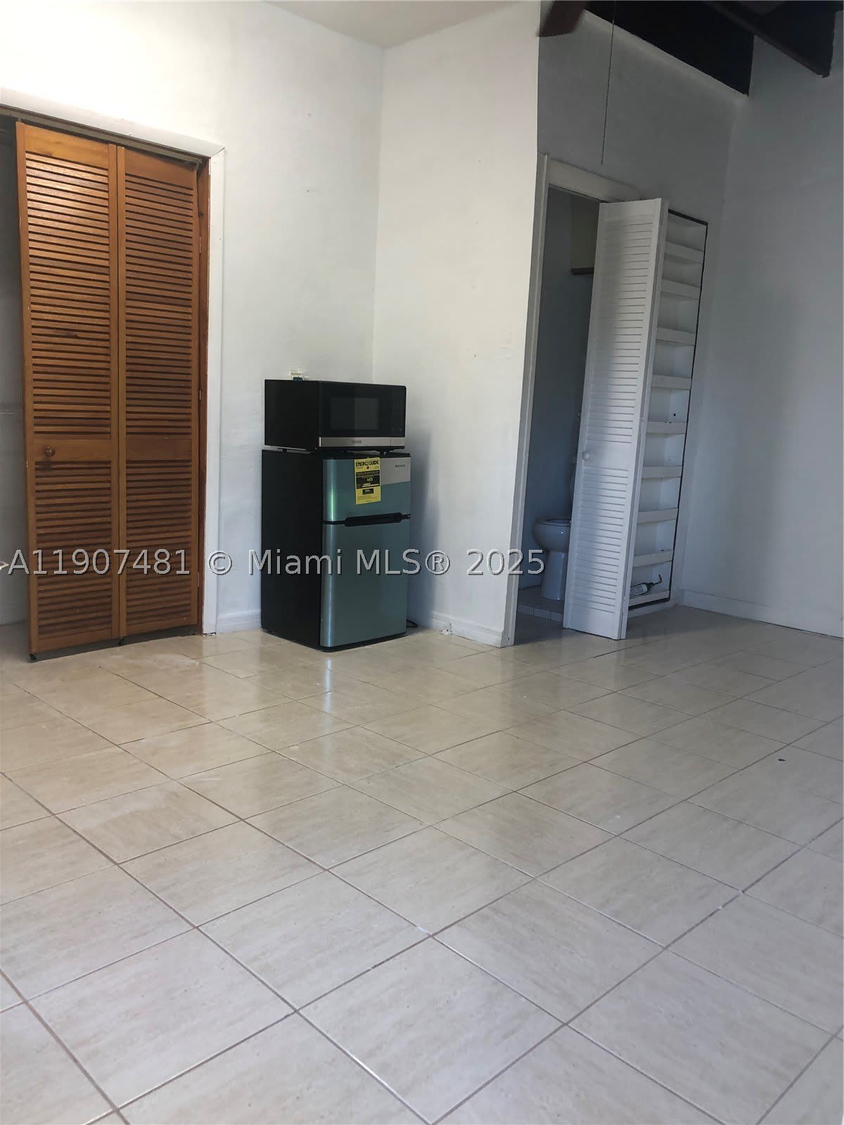 1374 NE 176 st – photo 5